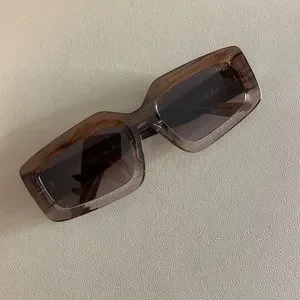 Dezi Read the Room Brown Rectangular Sunglasses DEZI Read The Room Gradient Square Sunglasses in Brown | Lyst main image 4